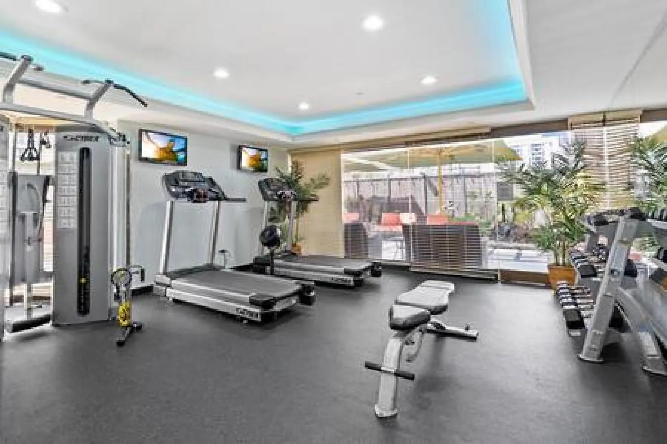 New Stunning 1400 Sq Ft 2B2B W 3 Lanais Villa Honolulu United States