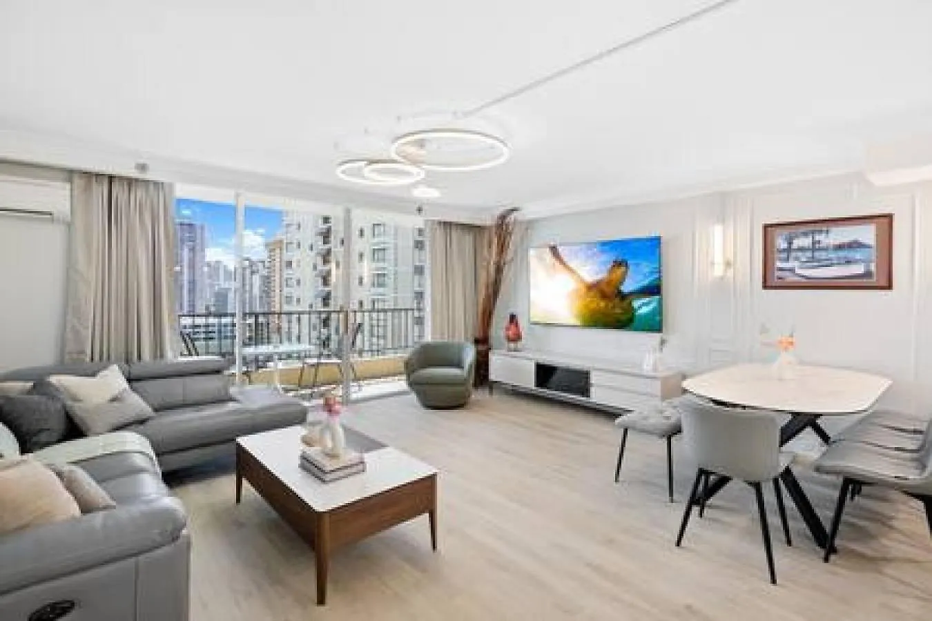 New Stunning 1400 Sq Ft 2B2B W 3 Lanais Villa Honolulu 0*,  United States