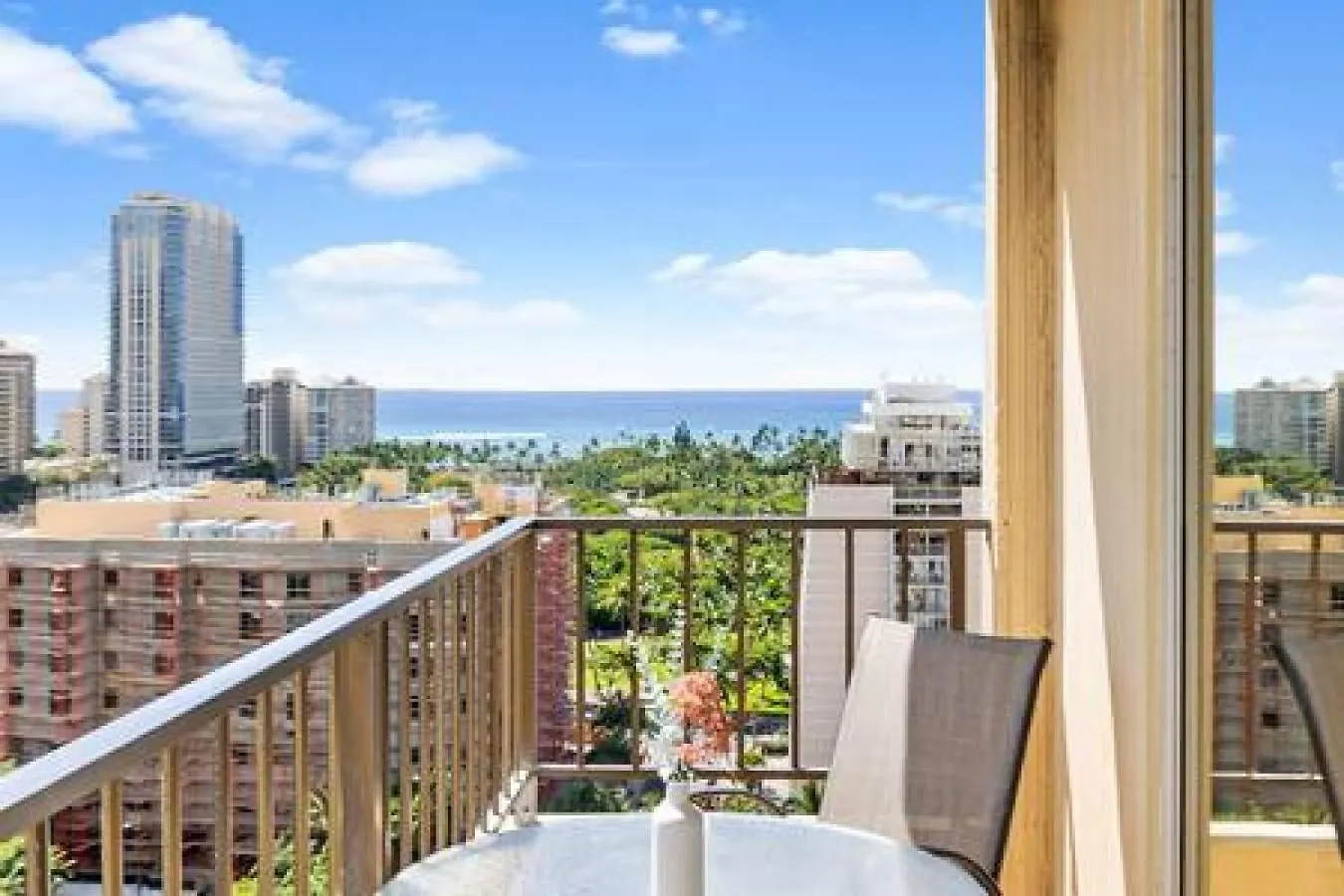 New Stunning 1400 Sq Ft 2B2B W 3 Lanais Villa Honolulu 0*,  United States