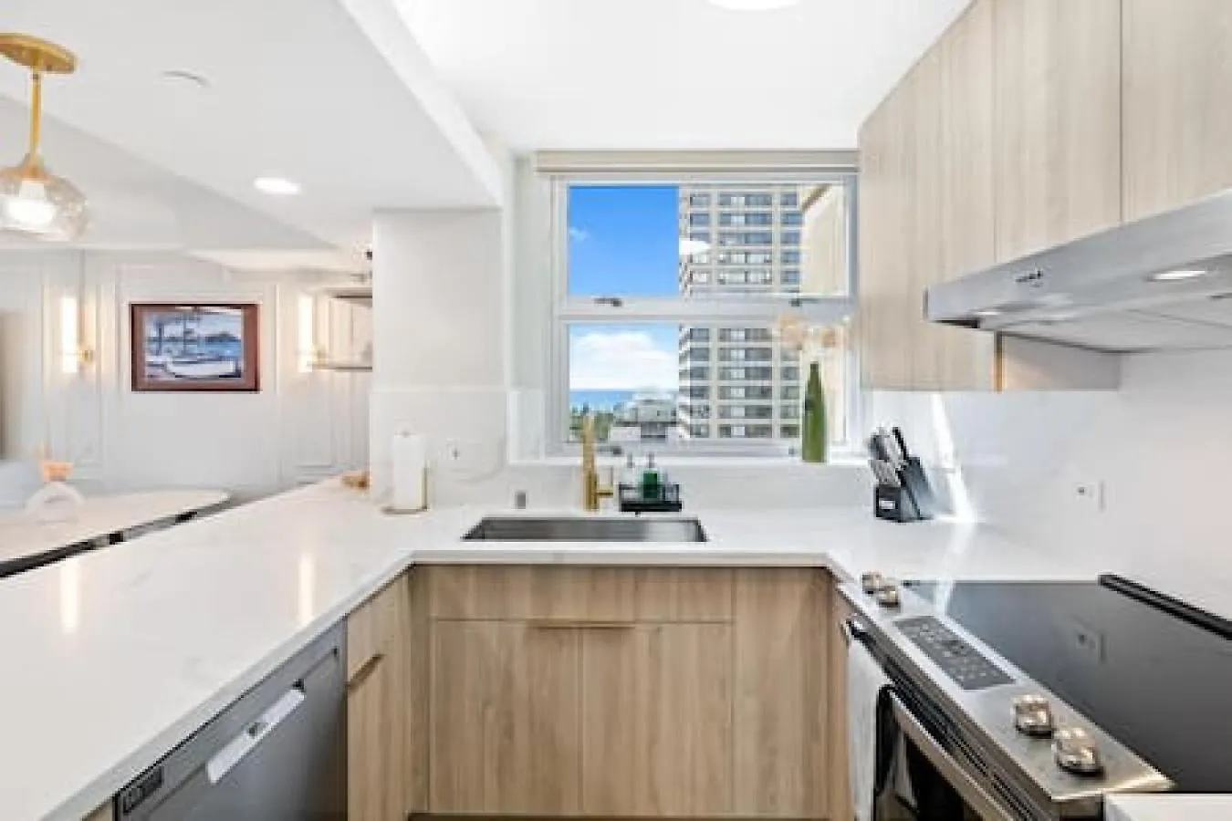 New Stunning 1400 Sq Ft 2B2B W 3 Lanais Villa Honolulu