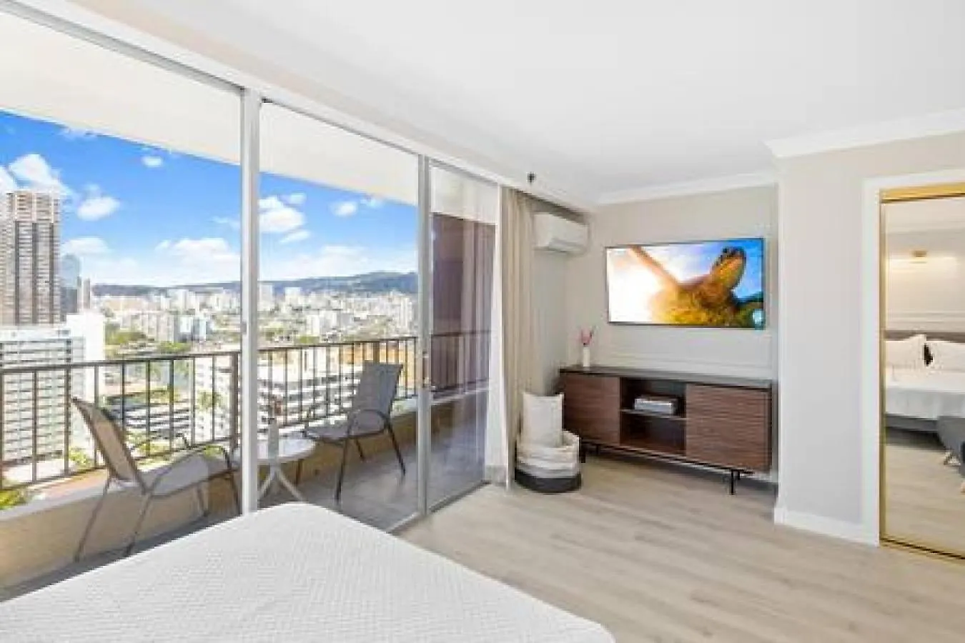 Holiday home New Stunning 1400 Sq Ft 2B2B W 3 Lanais Villa Honolulu