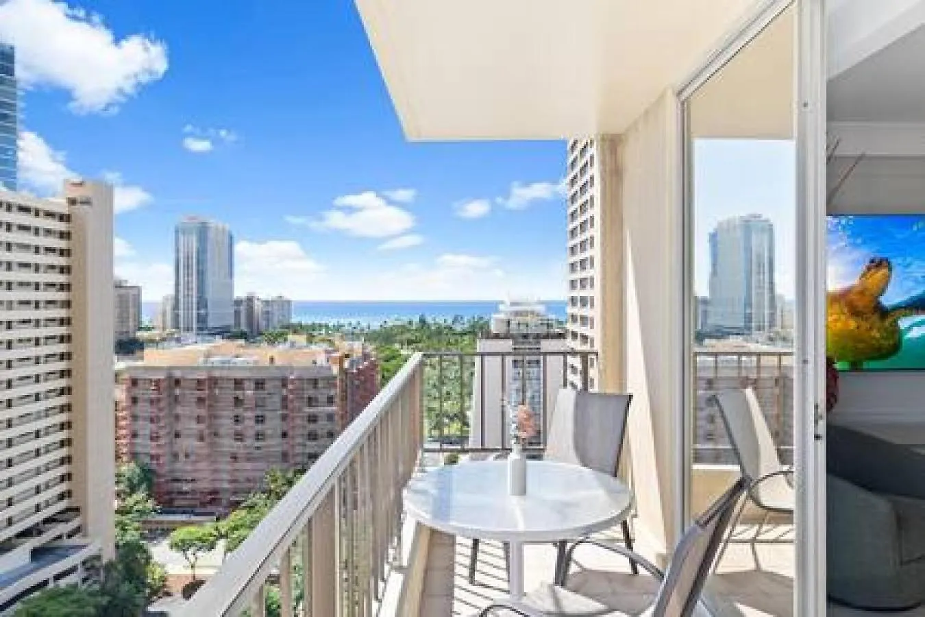 New Stunning 1400 Sq Ft 2B2B W 3 Lanais Villa Honolulu